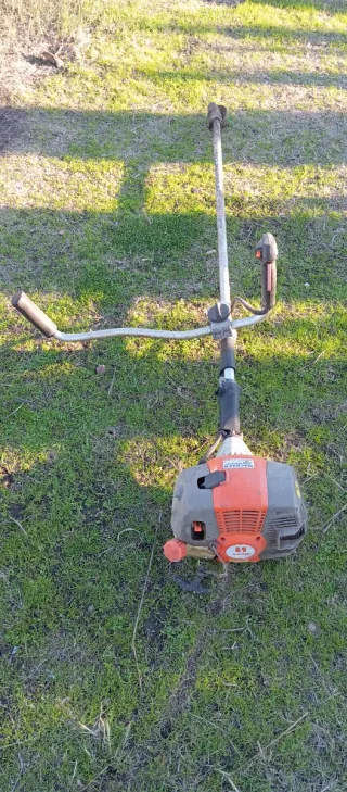 Desbrozadora de gasolina naranja