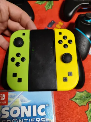 Swicht + 6 juegos + 4 mandos + funda de transporte