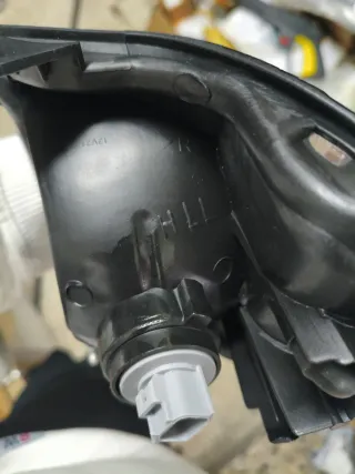 Luz intermitente delantera Nissan