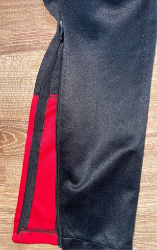 Pantalón de chándal Joma negro y rojo