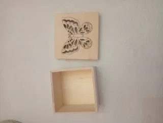 Caja madera tapa calada mariposa