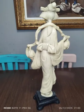 Figura Oriental Vintage Marmolina