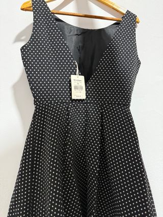 Vestido negro con lunares blancos