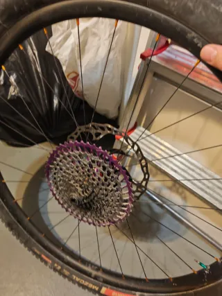 Ruote in carbonio di Kasper, 1296 gr.