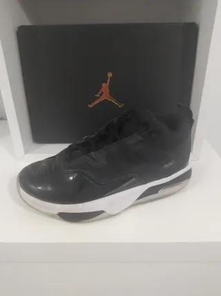 Zapatillas Jordan Stay Loyal 3 Negro/Dorado