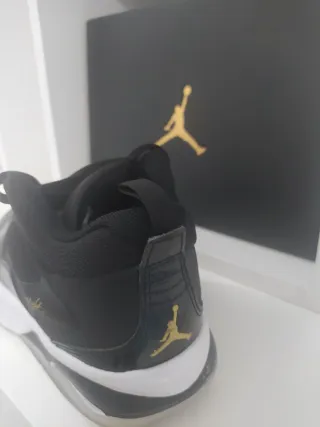 Zapatillas Jordan Stay Loyal 3 Negro/Dorado