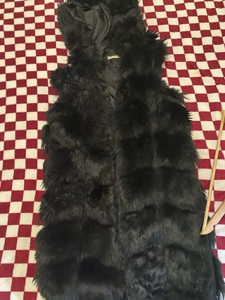 Chaleco negro de pelo sintético