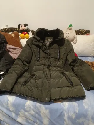 Chaqueta kaki mujer cuello piel negro