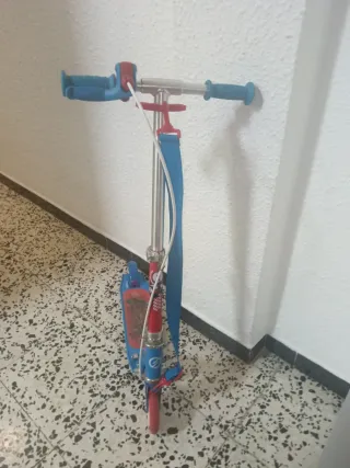 Patinete Oxelo azul y rojo