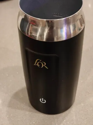 Cafetera LOR con espumador y organizador de cápsul