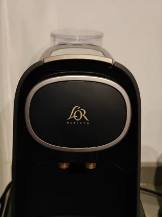 Cafetera LOR con espumador y organizador de cápsul