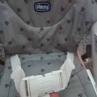 Trona de bebé plegable. Marca Chico.
