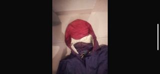 Chubasquero hombre morada y roja con capucha