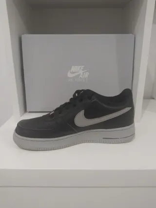 Nike Air Force 1 Zapatillas Negras y Plateadas