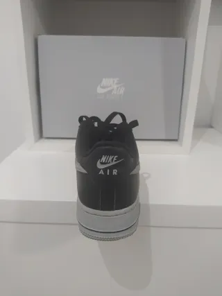 Nike Air Force 1 Zapatillas Negras y Plateadas