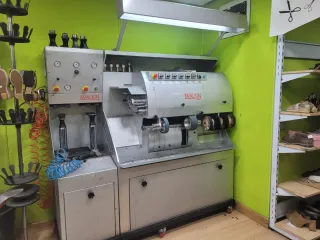 Se vende maquinaria de reparación de calzado