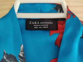 Body Zara floral azul y rojo de manga larga