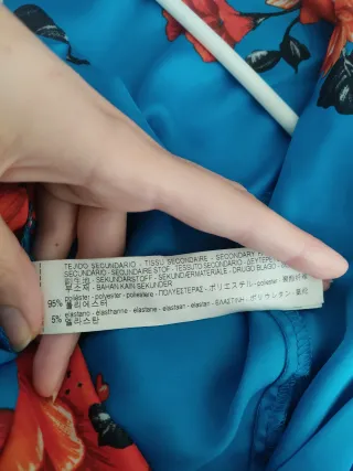 Body Zara floral azul y rojo de manga larga