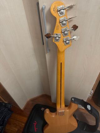 Bajo Squier Jazz Bass Classic Vibes 70s 5 cuerdas