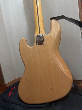 Bajo Squier Jazz Bass Classic Vibes 70s 5 cuerdas