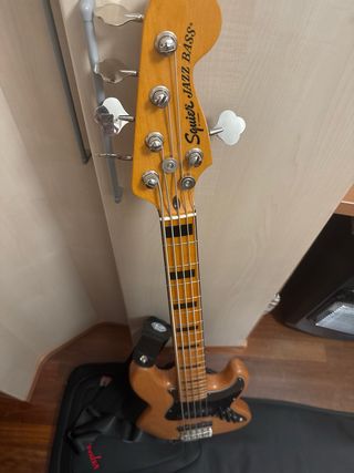 Bajo Squier Jazz Bass Classic Vibes 70s 5 cuerdas