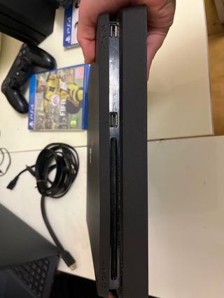 2PS4 (slim+pro) + 2Controller + Giochi