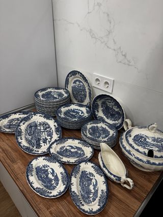 Vajilla Inglesa completa antigua.