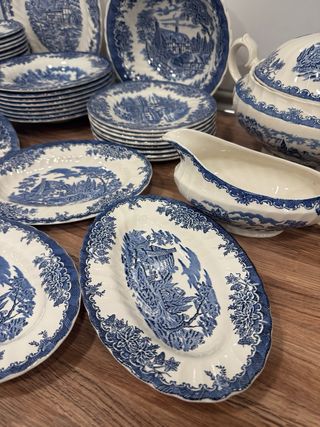 Vajilla Inglesa completa antigua.