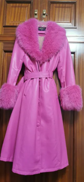 Abrigo rosa largo con pelo