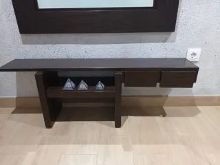 Recibidor de madera y cristal