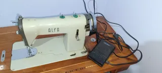 Máquina de coser Alfa clásico con motor