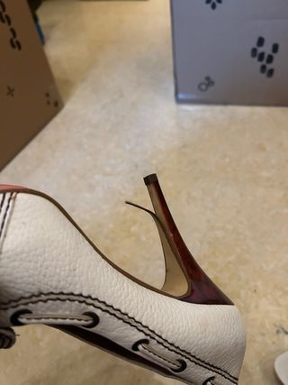 Zapatos de tacón Zara blancos y marrones