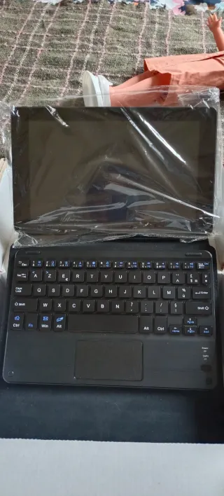 KLIPAD 2-in-1 Tablet con Teclado Negro