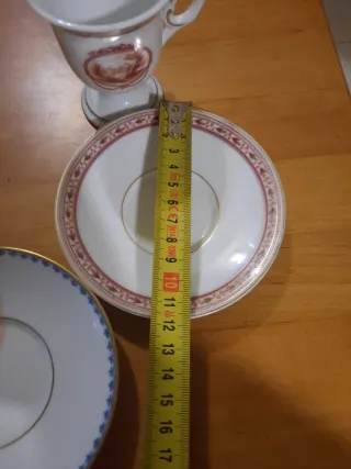 Tazas y platos porcelana neoclassica manufactura