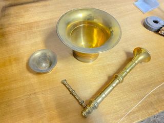 Almirez antiguo de bronce con mazo