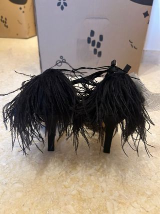 Zapatos Zara Tacón Pedrería y Plumas Talla 39