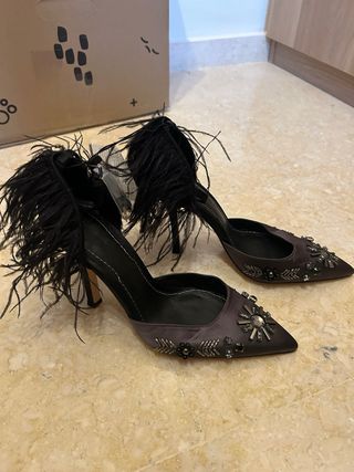 Zapatos Zara Tacón Pedrería y Plumas Talla 39