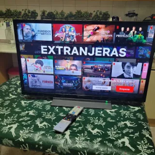 Televisor toshiba 32 smart wifi Negro con su caja