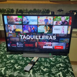 Televisor toshiba 32 smart wifi Negro con su caja