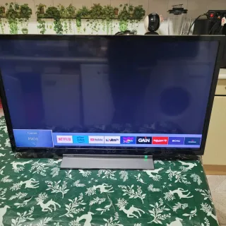 Televisor toshiba 32 smart wifi Negro con su caja