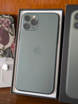 iPhone 11 Pro Verde + Accessori