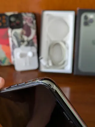 iPhone 11 Pro Verde + Accessori