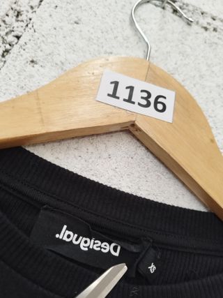 body Top negro asimétrico