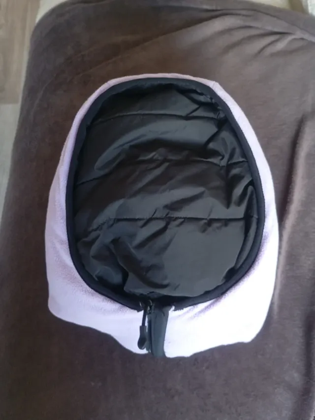 Chaqueta de nieve negra con capucha