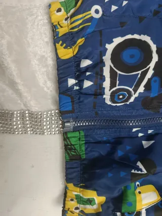 Chaqueta infantil con estampado de excavadoras