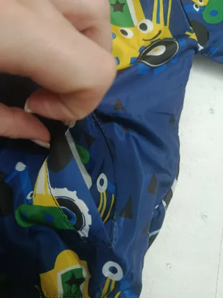 Chaqueta infantil con estampado de excavadoras