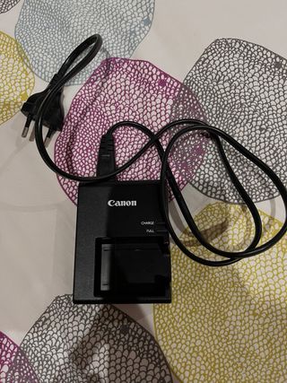 Canon EOS 1300D + Lente 18-55mm