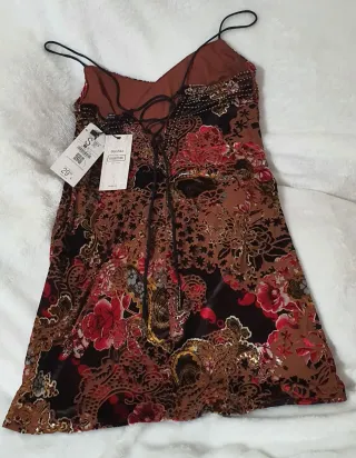 Vestido Bershka terciopelo con pedrería