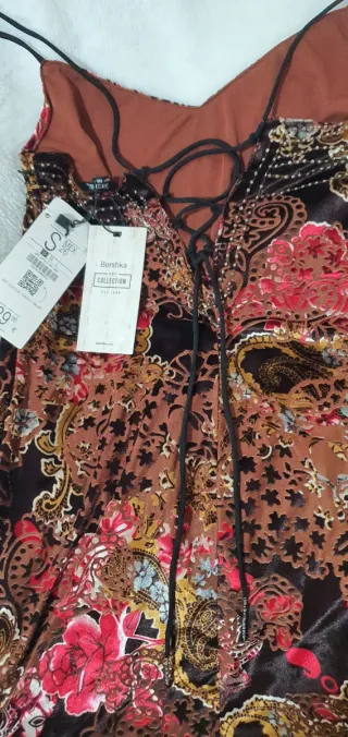 Vestido Bershka terciopelo con pedrería