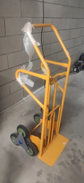 Carrello saliscale giallo